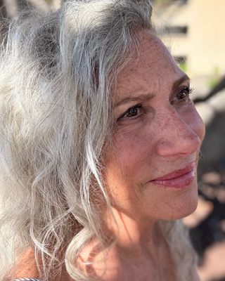 Photo of Dr. Briar Flicker-Grossman, Clinical Social Work/Therapist, PsyD, LCSW, MSW