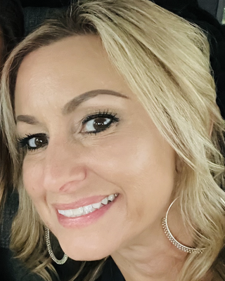 Photo of Tanda Almont, Psychologist, PsyD
