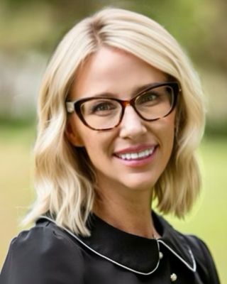 Photo of Amanda Flores-Schrey, Marriage & Family Therapist Associate, MA's, BA