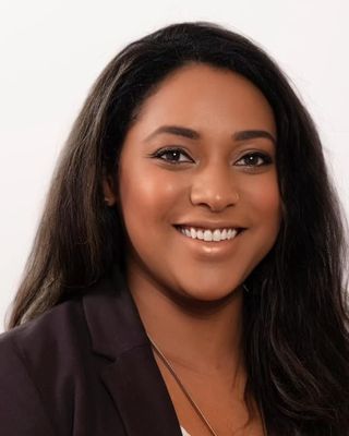 Photo of Lianne Kendall Perfect, Registered Psychotherapist (Qualifying), BA, SSW, MACP