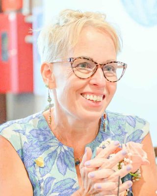 Photo of Dr. Robin Kohli, Psychologist, PsyD, HSPP