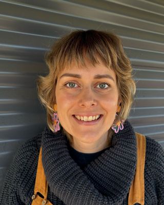 Photo of Elizabeth Holmquest - Elizabeth Holmquest - Paper Daisy Therapy , Social Worker, AMHSW