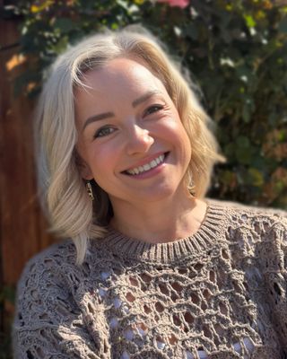 Photo of Jennifer Maamo - EMDR Trained Therapist, Licensed Professional Counselor, MA, LPCC