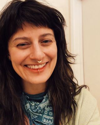 Photo of Arielle Rothenberg, Art Therapist, LPAT, ATR-BC, LMHC