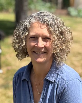 Photo of Ali Sherwood, Psychotherapist, MSc, MUKCP