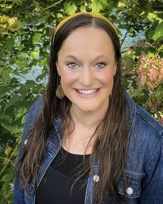 Photo of Lindsay Barganz-Junker, Marriage & Family Therapist, MA, LMFT