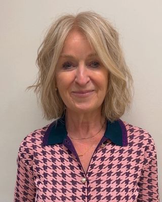 Photo of Laura L Mackintosh, Counsellor, DCounsPsych, BACP