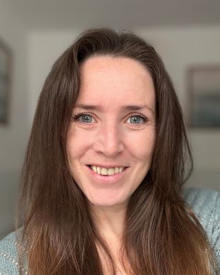 Photo of Rebecka Manns, Psychotherapist, MNCPS Acc.