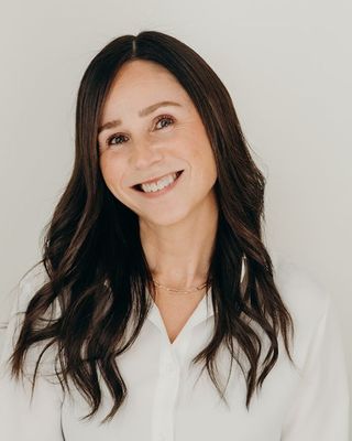 Photo of Dr. Julie Riendeau, Psychologist, PhD, CPsych