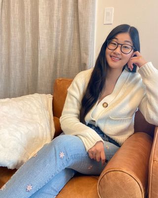 Photo of Victoria Kim, Registered Psychotherapist (Qualifying)