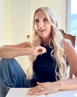 Photo of Robyn McKay, Psychologist, PhD, LP