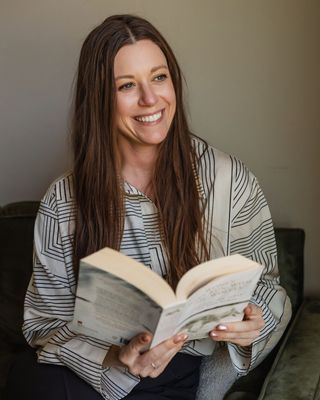 Photo of Kendra Laughlin, Licensed Professional Counselor, LPC, CST