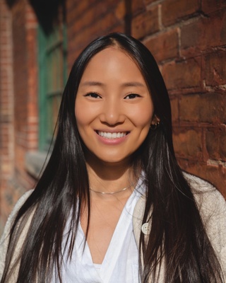 Photo of Jennifer Wong, Registered Psychotherapist in Barrie, ON