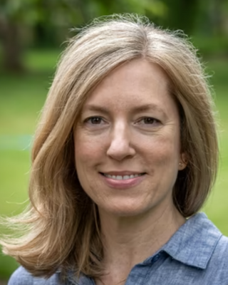 Photo of Kelly Marinis, Licensed Independent Social Worker, LISW