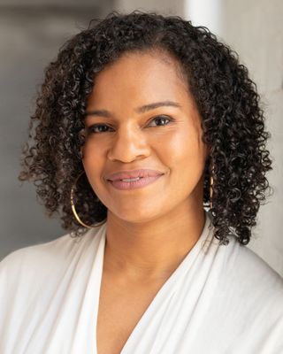 Photo of Dr. Aiofe Freeman-Cruz, Psychologist, PhD, RPsych