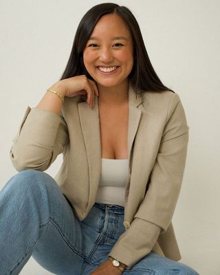 Photo of Maisie Foy - Ottawa Therapist - Maisie Foy, Registered Psychotherapist (Qualifying), MEd, RPQ
