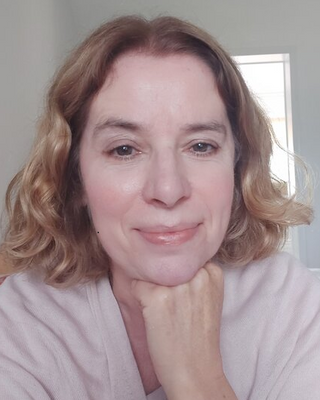 Photo of Lindsey Nicholas, Psychotherapist, DCounsPsych, MUKCP