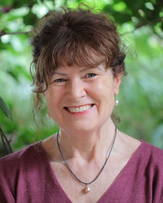 Photo of Fiona Giles, Psychotherapist, PhD, ACA-L1