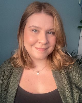Photo of Kaylee Robinson - Burnout • Anxiety • Relationships - Kaylee, Registered Psychotherapist (Qualifying)