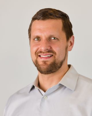 Photo of Eli Adler-Roth, Clinical Social Work/Therapist, LICSW