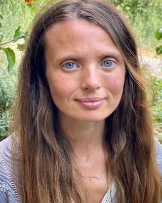 Photo of Roisin Conheady, Psychotherapist, MA, HCPC-Art Therap.