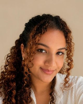 Photo of Esmeralda Lando, Licensed Social Worker, MSW, LSW