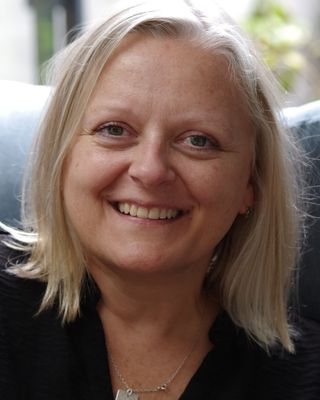 Photo of Charis Ashton, Psychotherapist, MSc, MBACP