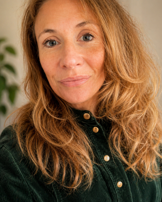 Photo of Elizabeth Hart, Counsellor, COSRT Reg.