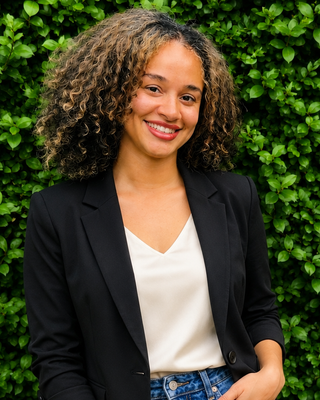 Photo of Sade Hamilton - TherapistSade, Psychotherapist, MBABCP