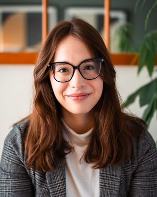 Photo of Victoria McRae, Registered Psychotherapist (Qualifying)