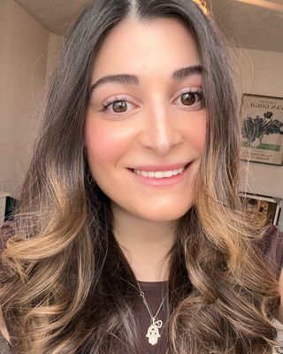 Photo of Yasmen T, Clinical Social Work/Therapist, MSW, LSW