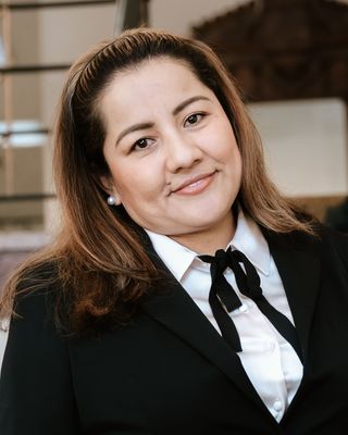 Photo of L Carina Covarrubias, Pre-Licensed Professional, LMSW