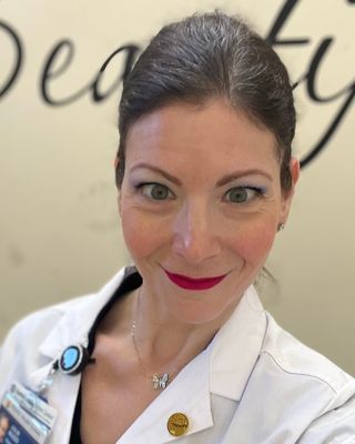 Photo of Julia Nuzzo, Psychiatric Nurse Practitioner, PMHPM