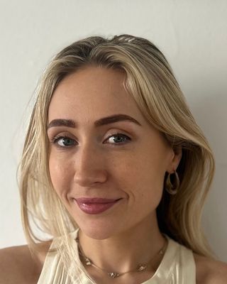 Photo of Emily Neill, Psychotherapist, MSc, MUKCP
