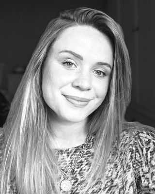 Photo of Rosie Barrett - Rosie Barrett - CBT Swansea, Psychotherapist, MBABCP
