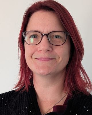 Photo of Emma Allum, Psychotherapist, MSc, MBABCP