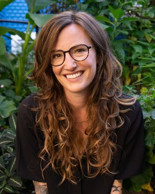 Photo of Evie Lewis-McNeil, Clinical Social Work/Therapist, MSW, LICSW