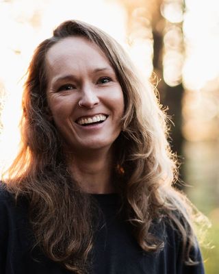 Photo of Victoria Elaine Howarth, Registered Psychotherapist, MACP, RP