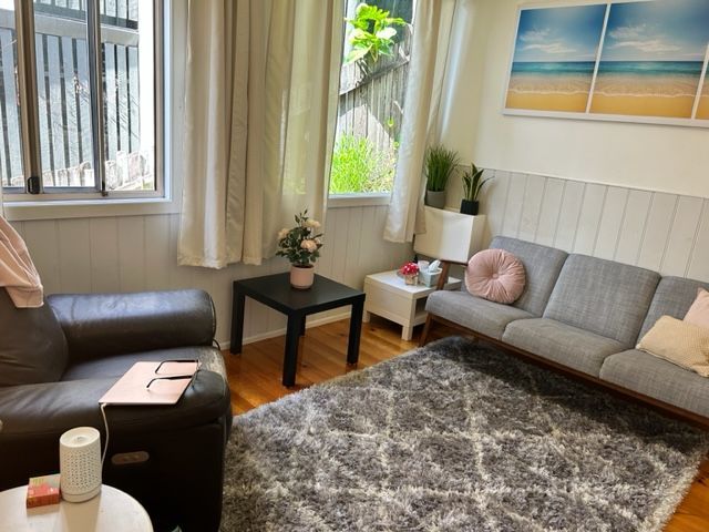 Pia's consulting room is spacious and filled with natural light. The waiting area has tea and coffee to enjoy whilst you wait for your session. 