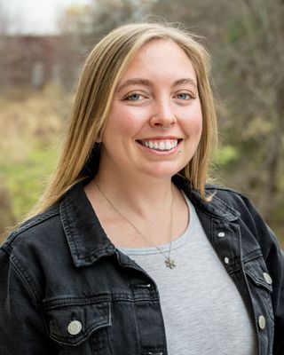 Photo of Emily Berriman - Emily @ Fernweh | Burnout, Guilt, ADHD, Registered Psychotherapist (Qualifying), MACP