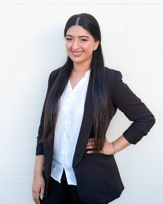 Photo of Simran Dhillon, Counsellor, MCP, RCC