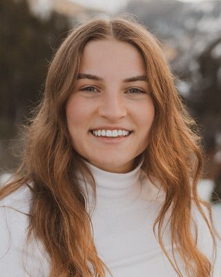 Photo of Calli McDermott, Pre-Licensed Professional, MSW, Intern