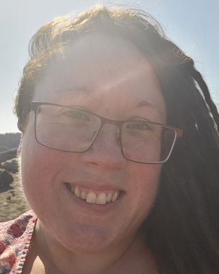 Photo of Katherine Searle, Art Therapist, BFA, DKATI