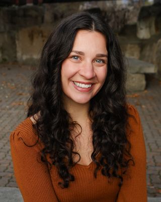 Photo of Kenna Bolen, Pre-Licensed Professional, BBA, RYT-200, Reiki, Yothera