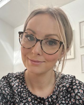 Photo of Karen Riley, Psychotherapist, MBACP