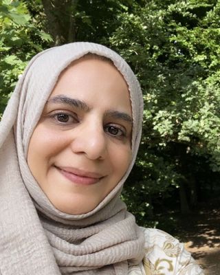 Photo of Nisa Safdar, Psychotherapist, MBACP