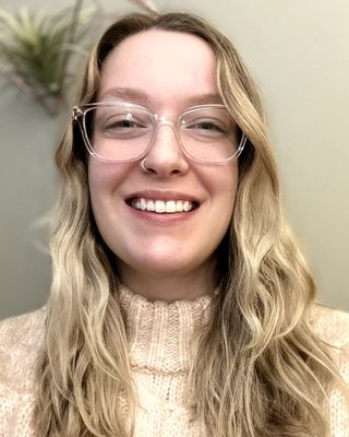 Photo of Emily Lansang, Registered Psychotherapist (Qualifying), BSc