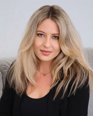 Photo of Dr. Alina Schulhofer, Psychologist, PsyD