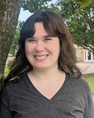 Photo of Zoe Isbell, Pre-Licensed Professional, LMSW