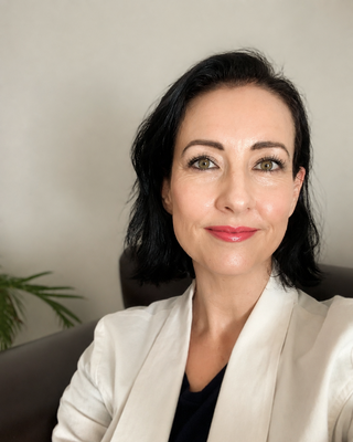 Photo of Isabella Ehrensperger - Confidence Transformation Coach Isabella